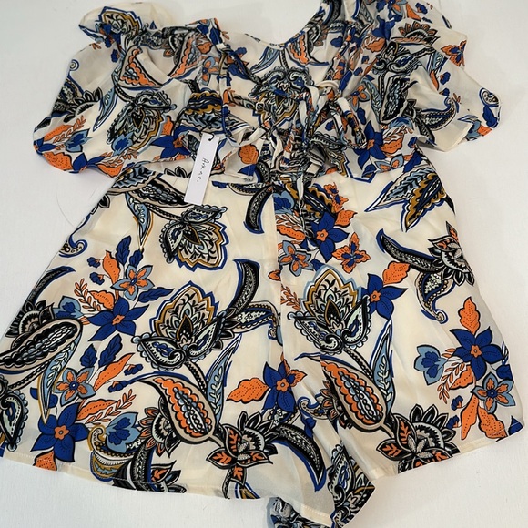 NEW SPAGHETTI Strap Flirty Open Back Floral
Paisley Romper - Picture 5 of 7